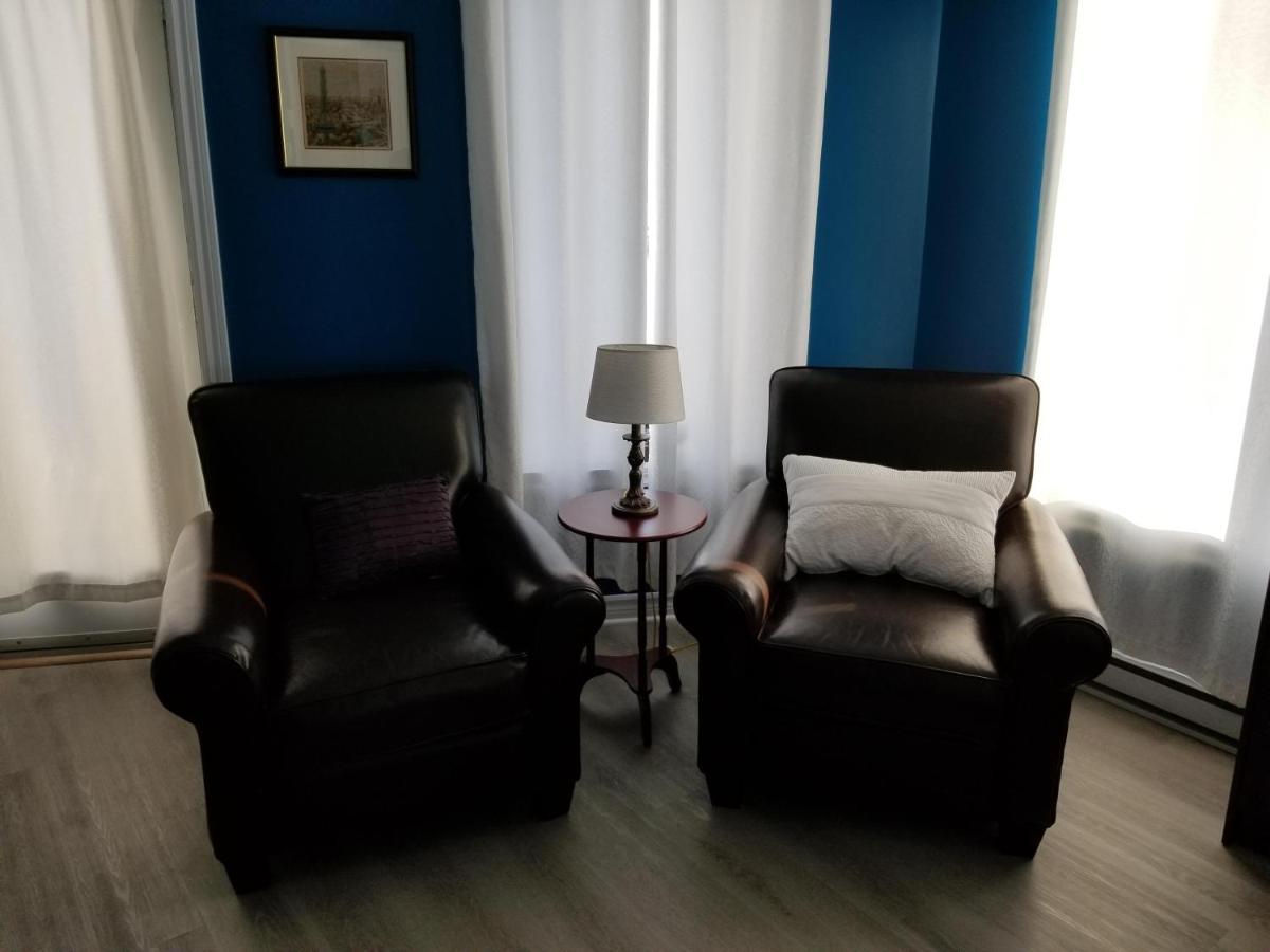 Dans Les Bras De Memphre Bed & Breakfast Magog Exterior photo