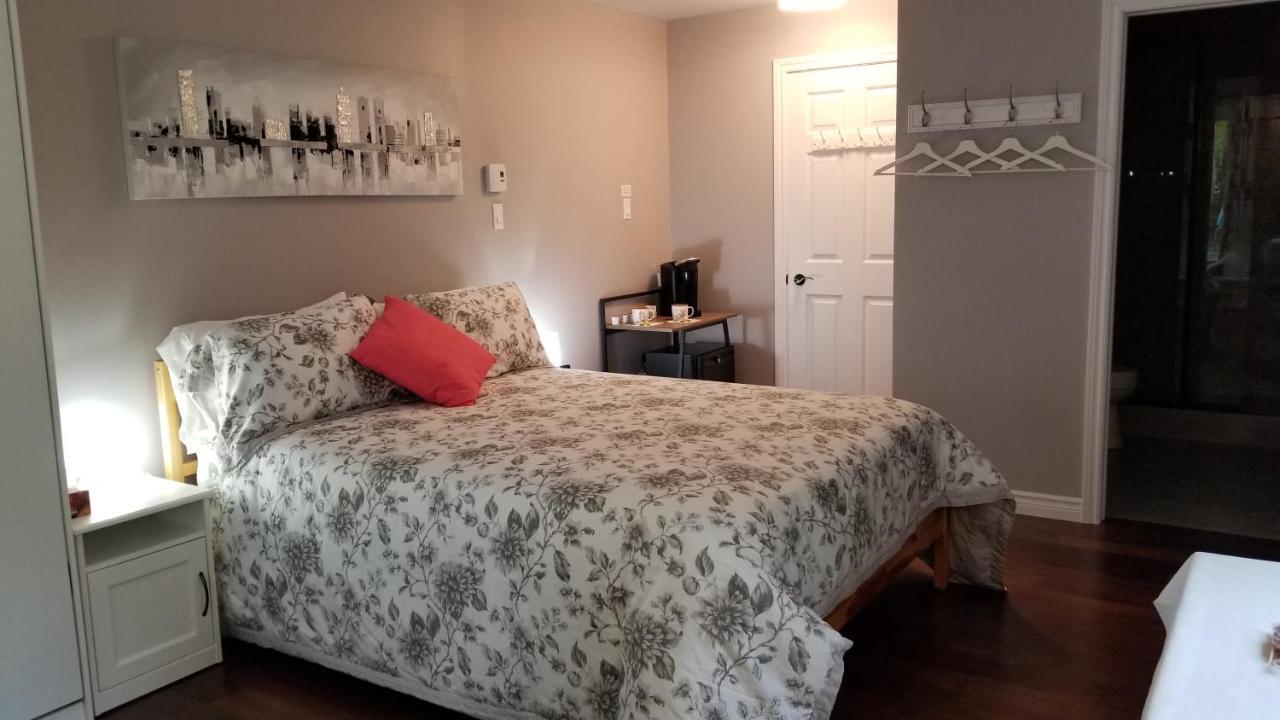 Dans Les Bras De Memphre Bed & Breakfast Magog Exterior photo