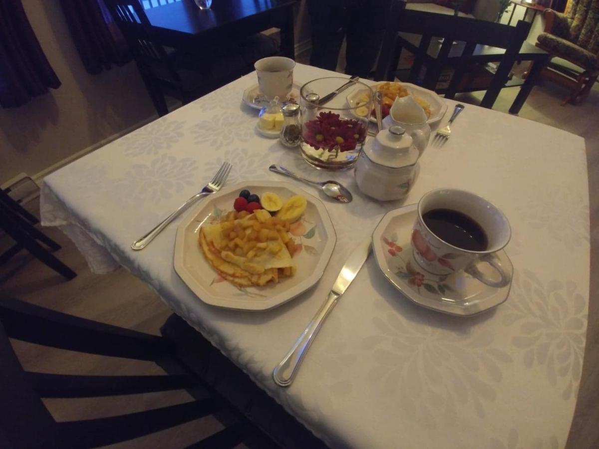 Dans Les Bras De Memphre Bed & Breakfast Magog Exterior photo