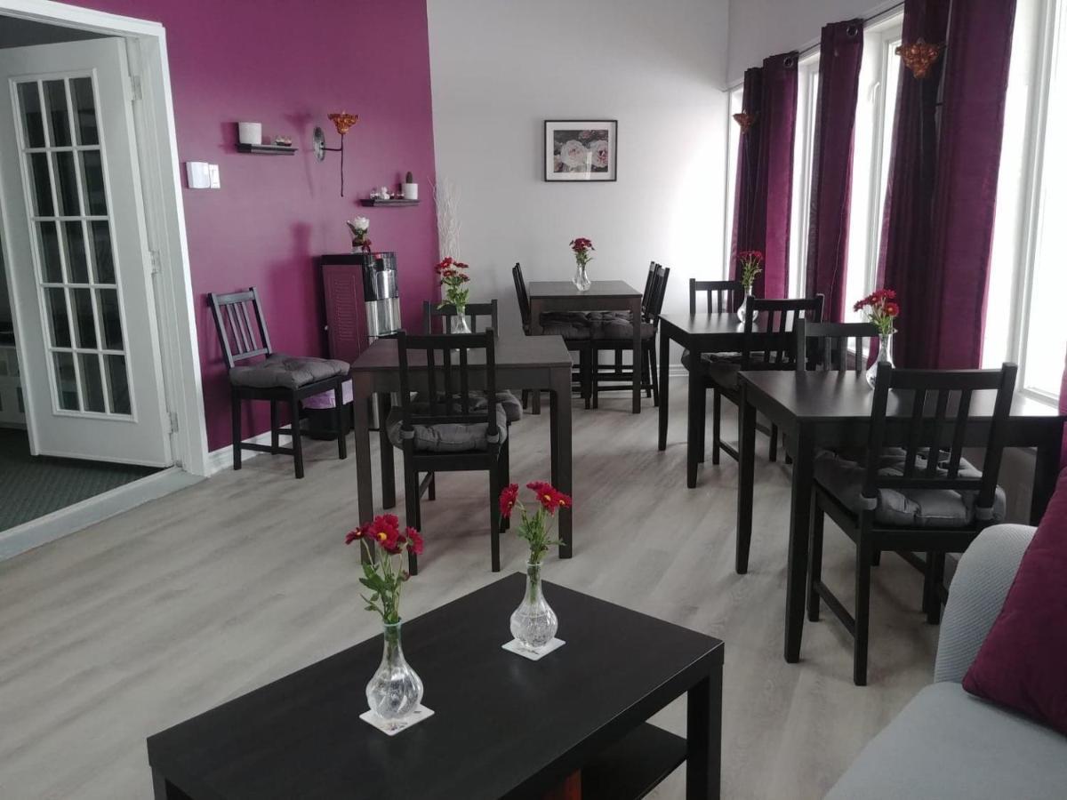 Dans Les Bras De Memphre Bed & Breakfast Magog Exterior photo