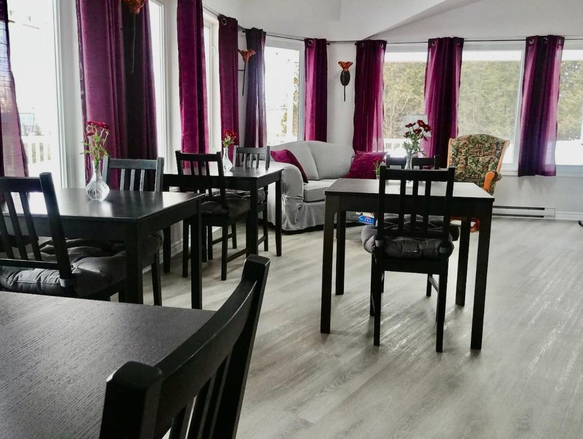 Dans Les Bras De Memphre Bed & Breakfast Magog Exterior photo
